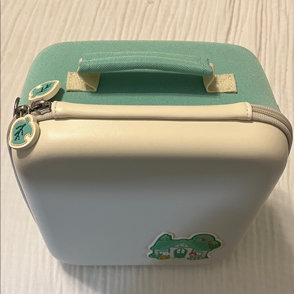 Geek Share Tree House Carry Case for Nintendo Switch - Picture 2 of 6